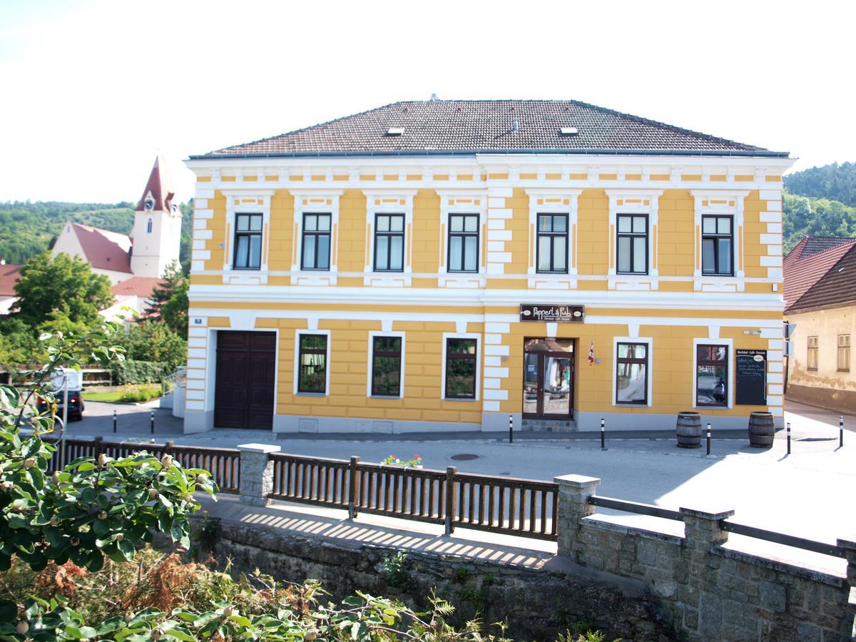 Papperl A' Pub Hotel Schonberg am Kamp Exterior photo